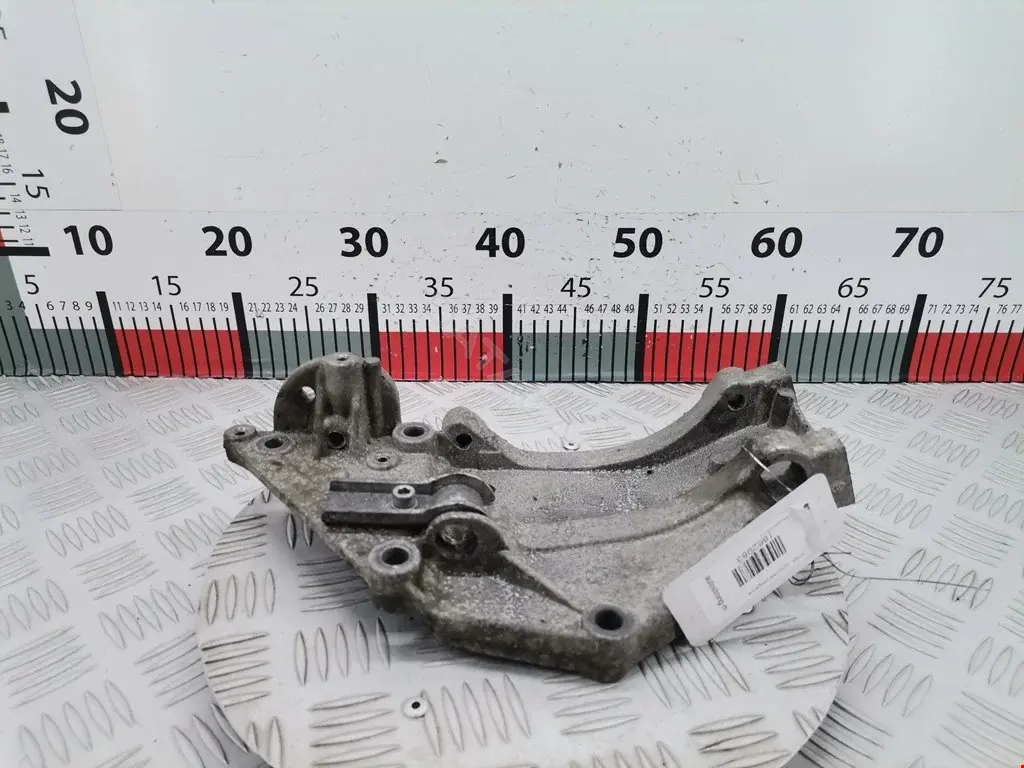 Кронштейн генератора 1506809, 9650034280