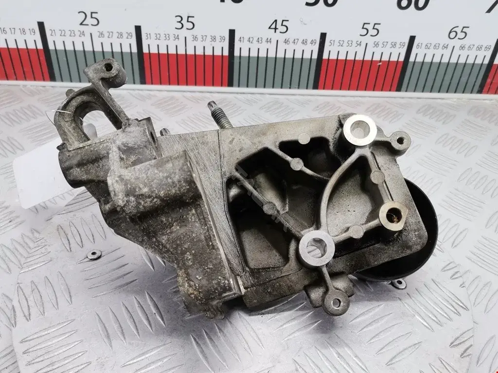Кронштейн двигателя 98MM6F001A1A, D3A9A98MM