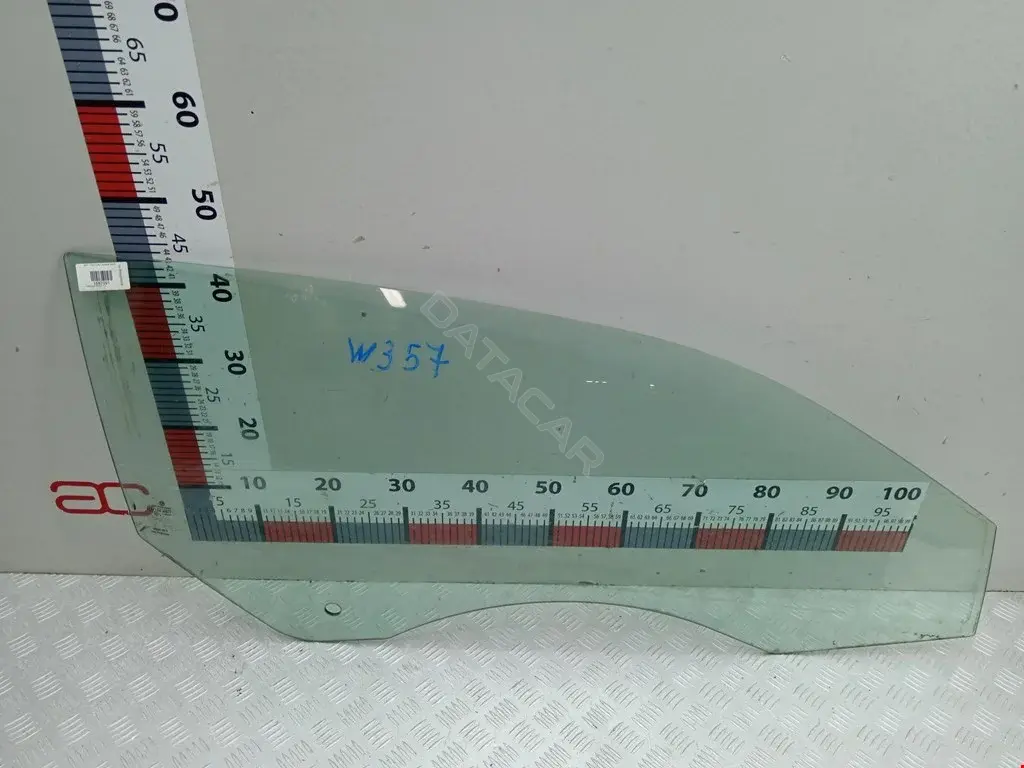 Стекло двери 8U0845202