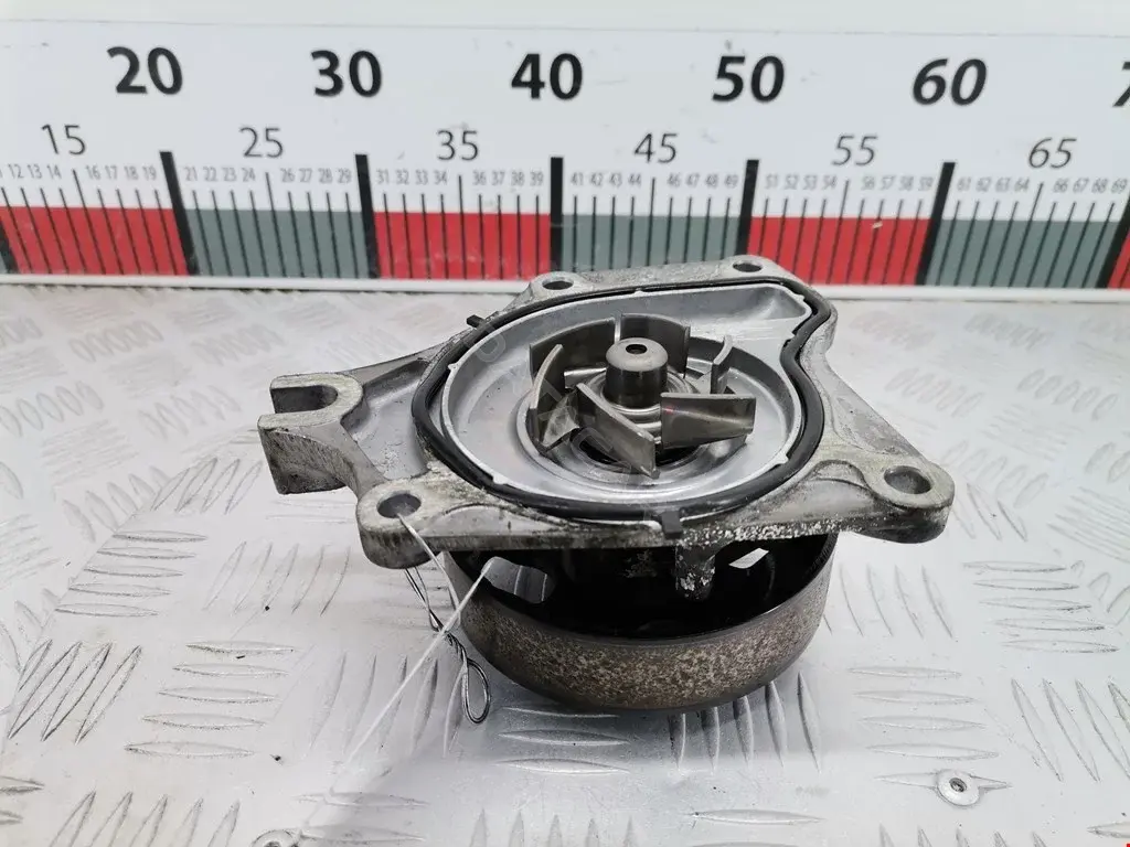 Водяной насос / Помпа 2045272