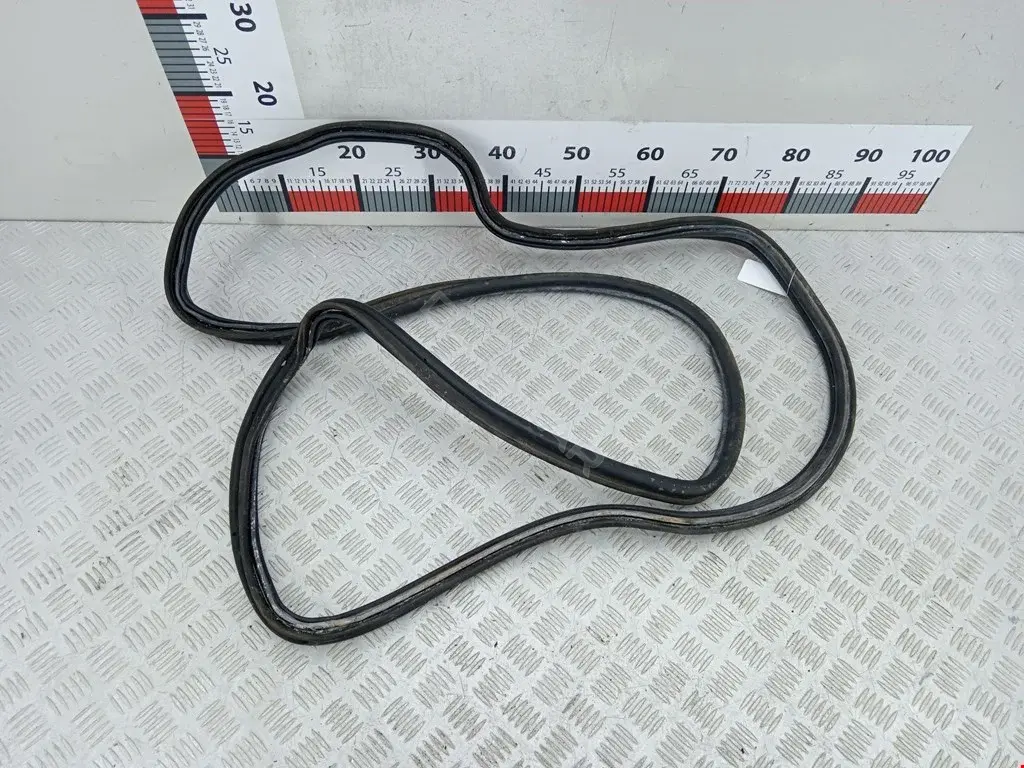 Уплотнитель багажника 3B9827705C