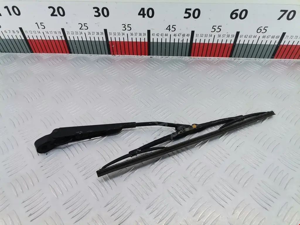Рычаг стеклоочистителя MR416375