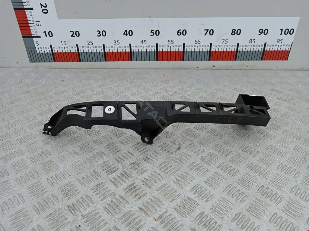 Кронштейн фары BN8V50151