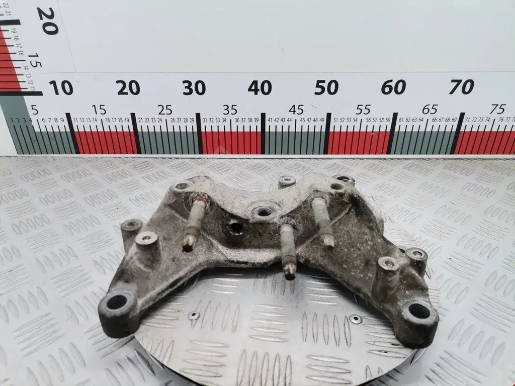 Кронштейн двигателя GK2Q6030AA