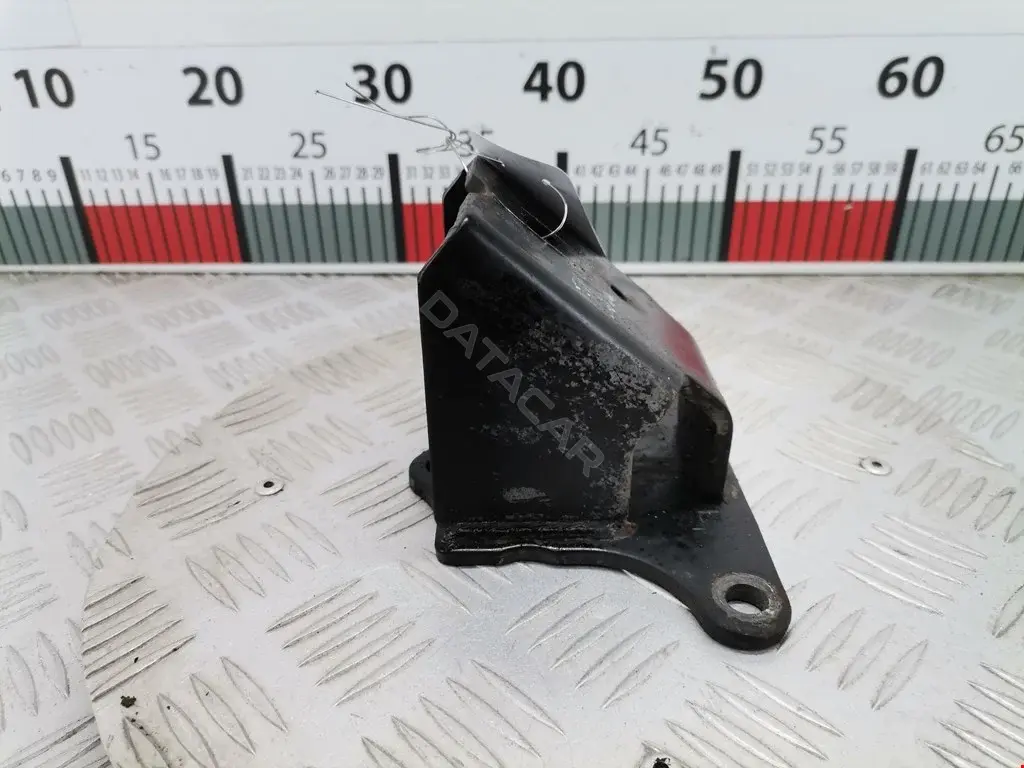 Кронштейн двигателя 216114A100