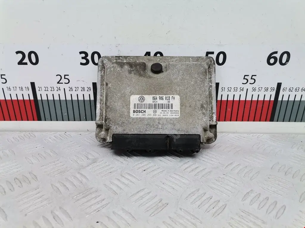 Блок управления двигателем 0261206266, 06A997032TX