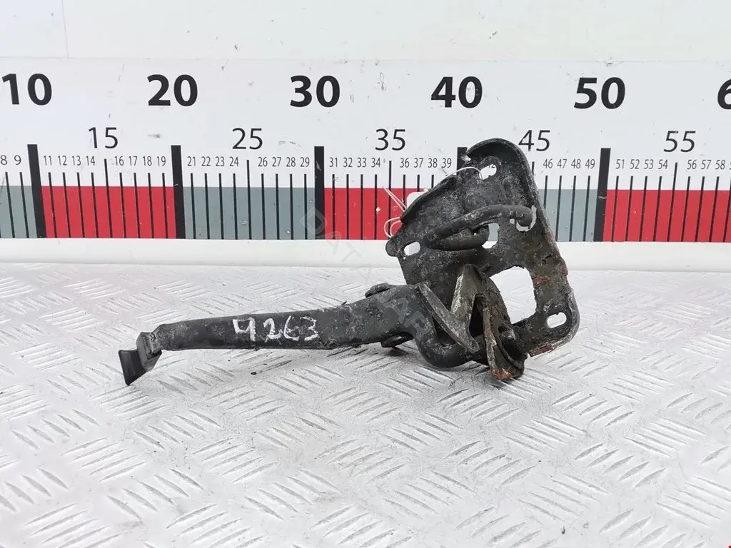 Замок капота 8D0823509J