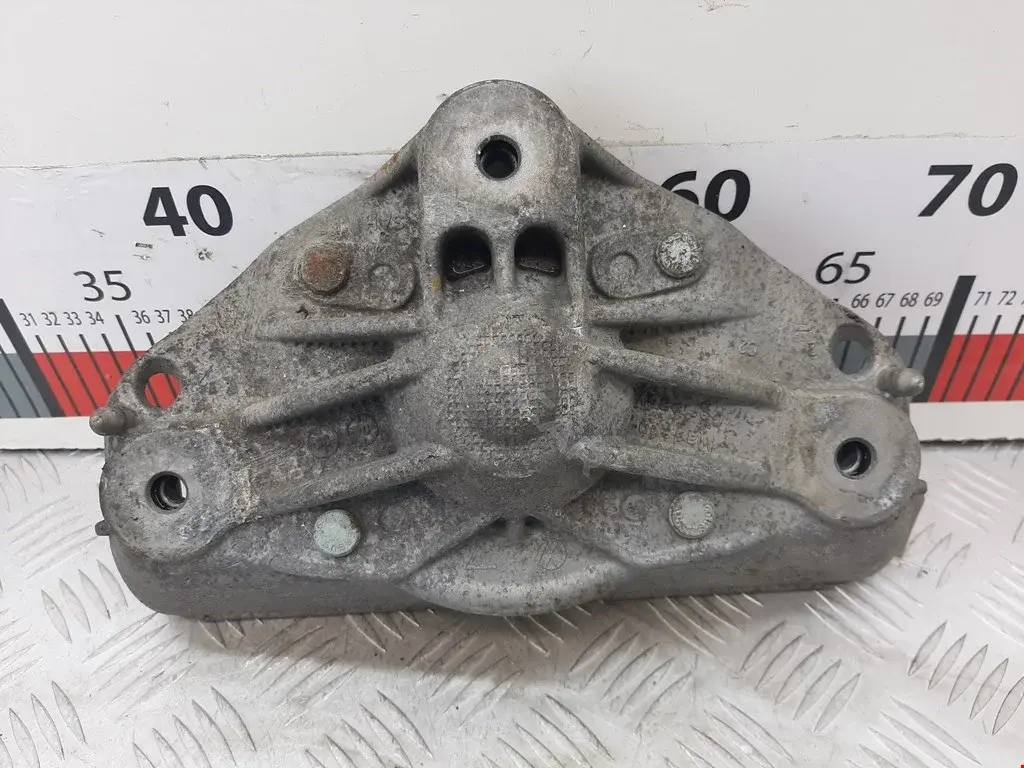 Опора амортизатора 7L0412391D