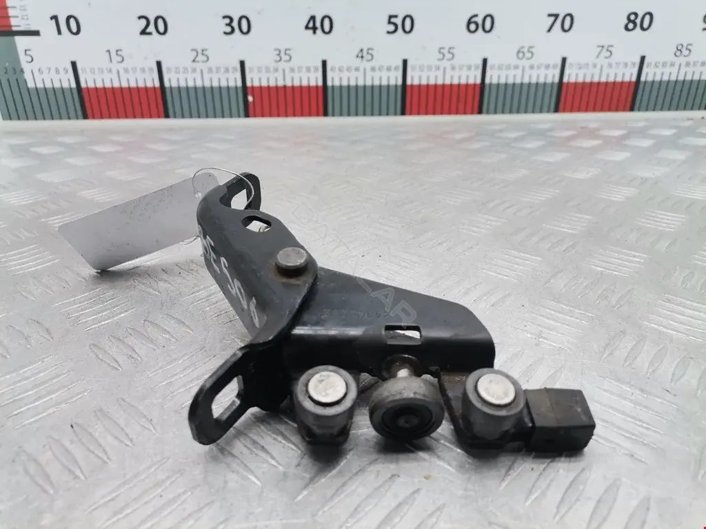 Ролик двери сдвижной 24403082, 5124922, P350040