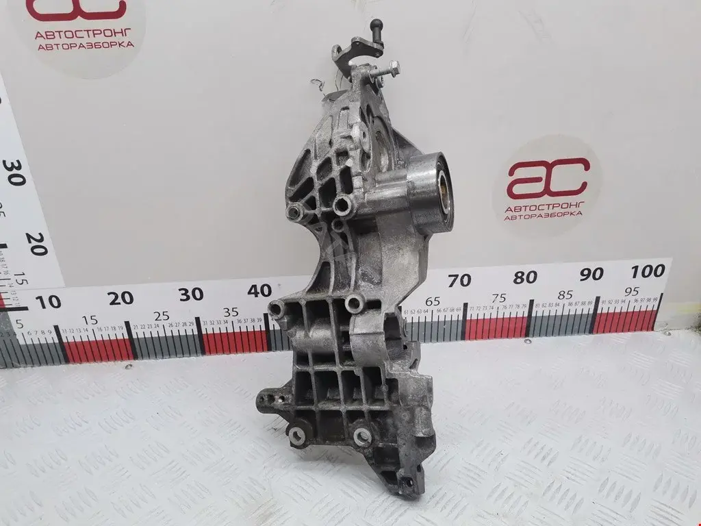 Кронштейн генератора 03L903143K
