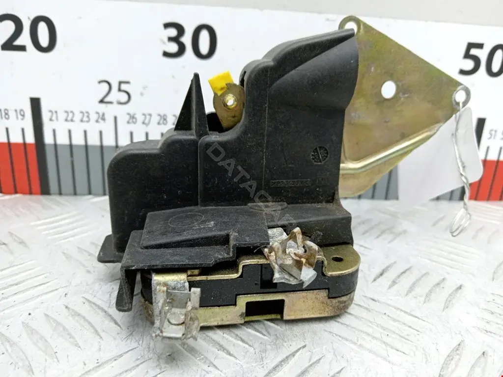 Замок двери 30850807