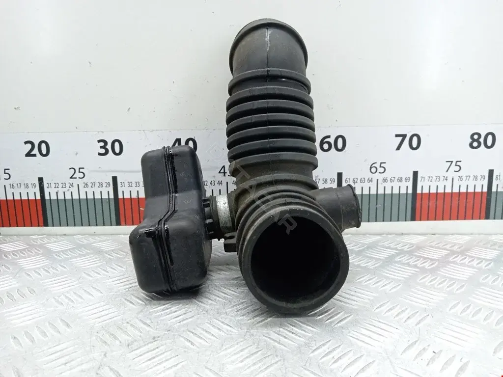 Патрубок воздушный MR481007