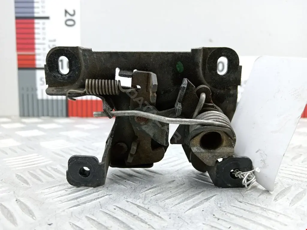 Замок капота 8D0823509J