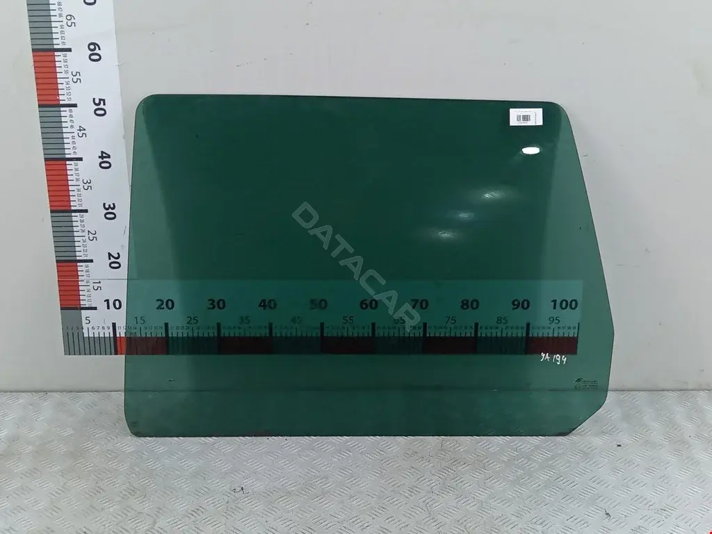 Стекло двери 7M0845205B