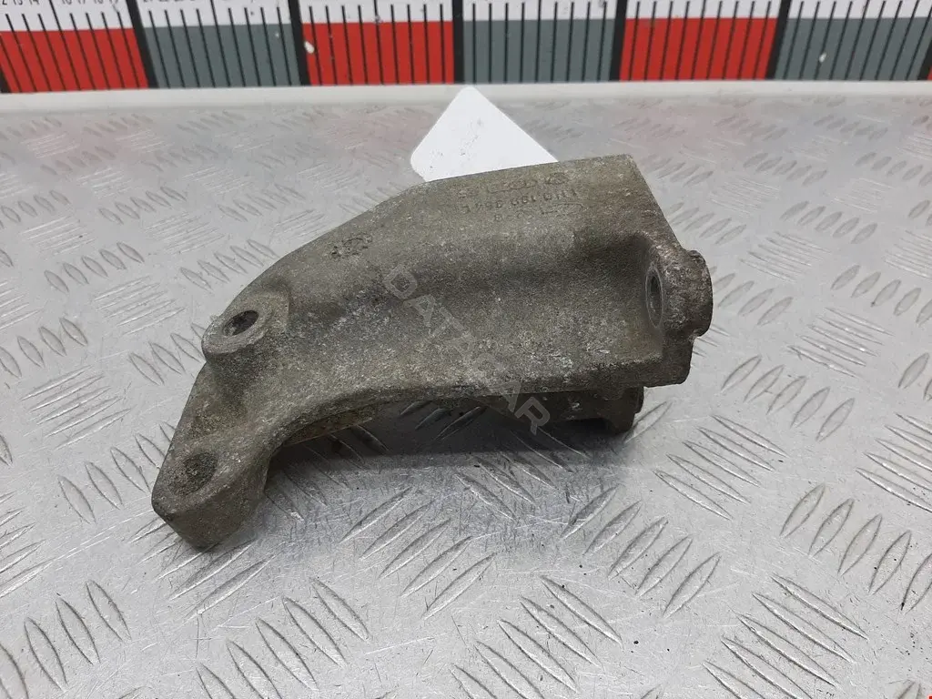 Кронштейн двигателя 1H0199354L