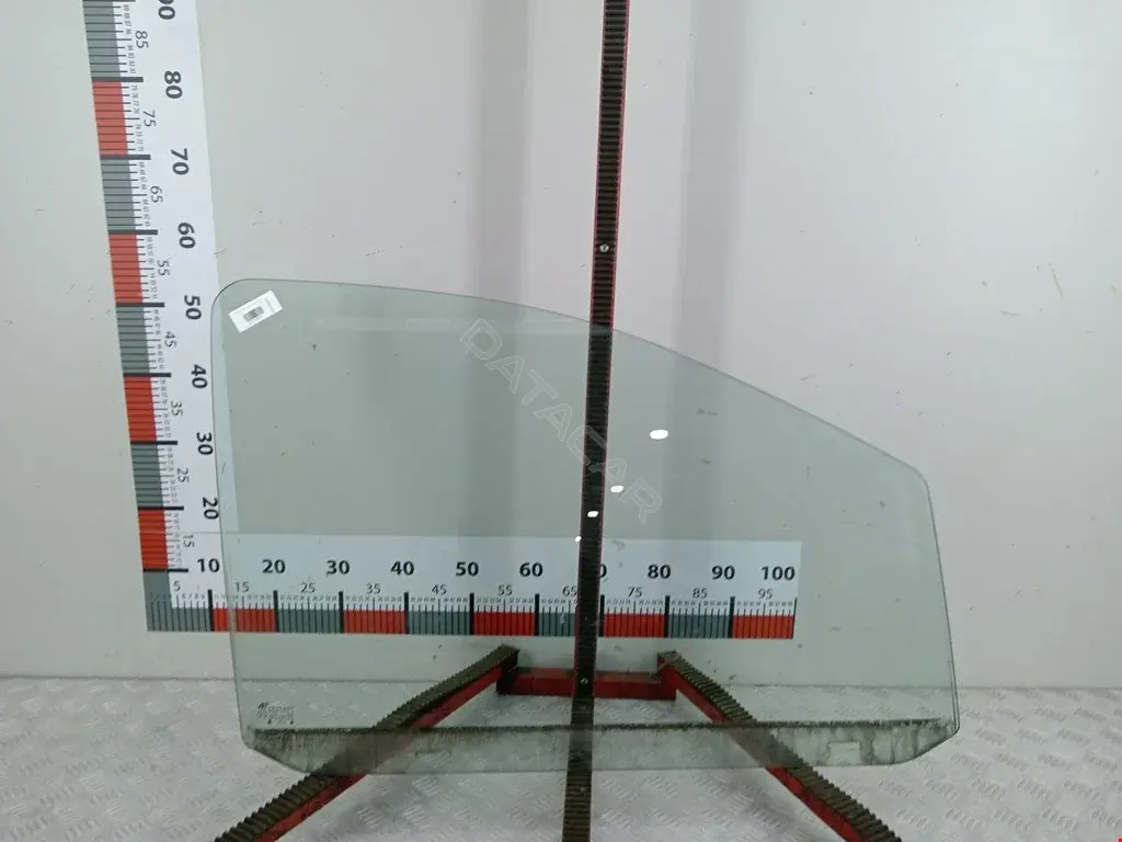 Стекло двери 7M0845201