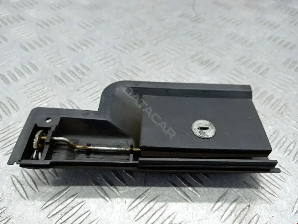 Ручка бардачка 893857131G