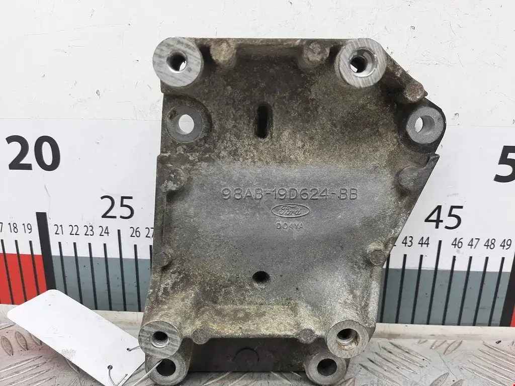 Кронштейн компрессора кондиционера 98AB19D624BB