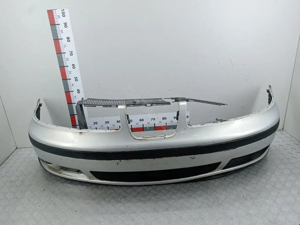 Передний бампер 7M7807221F