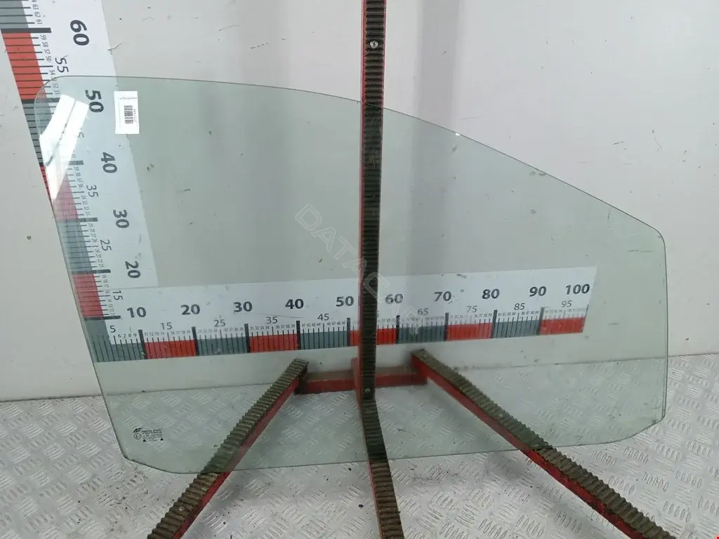 Стекло двери 7M0845201