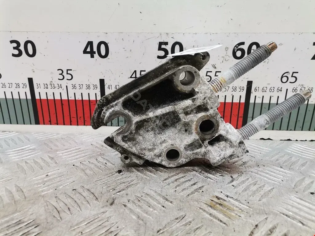 Кронштейн двигателя 1367040, 2112CBV20DRHMT, 6M516030BA