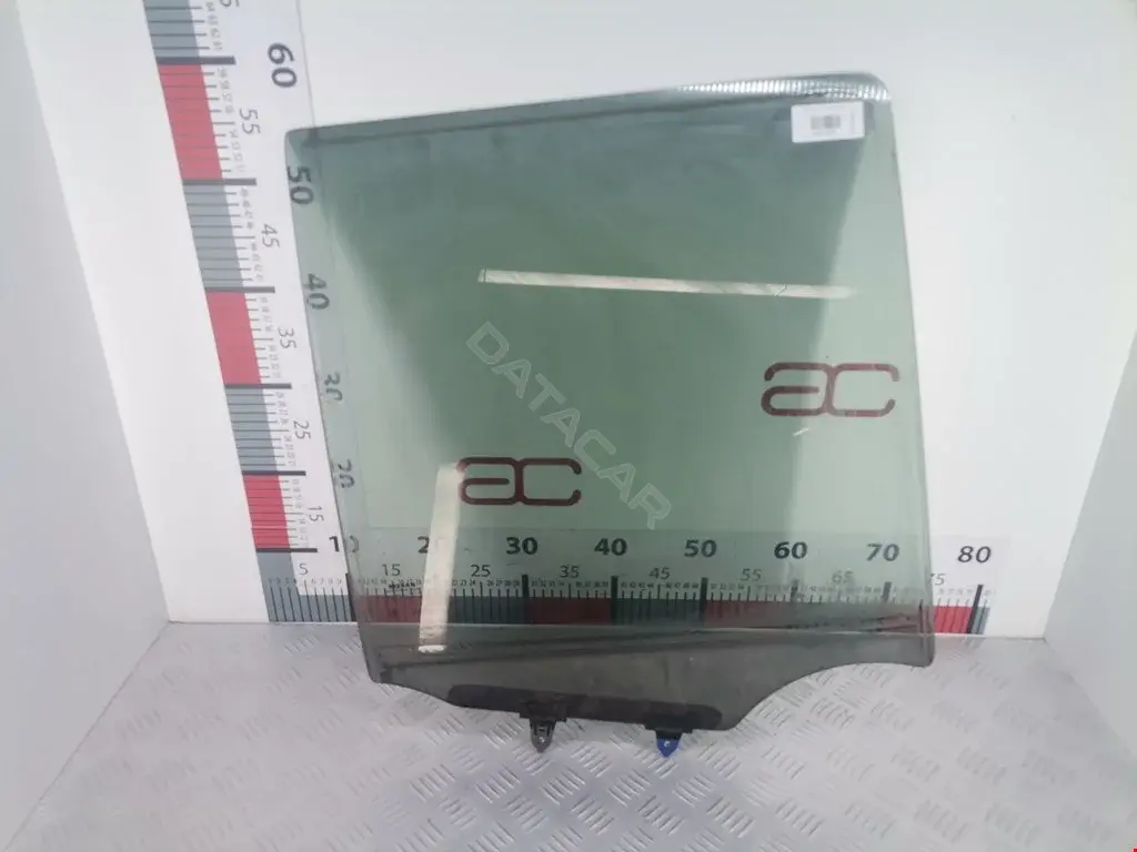 Стекло двери 82300EB305