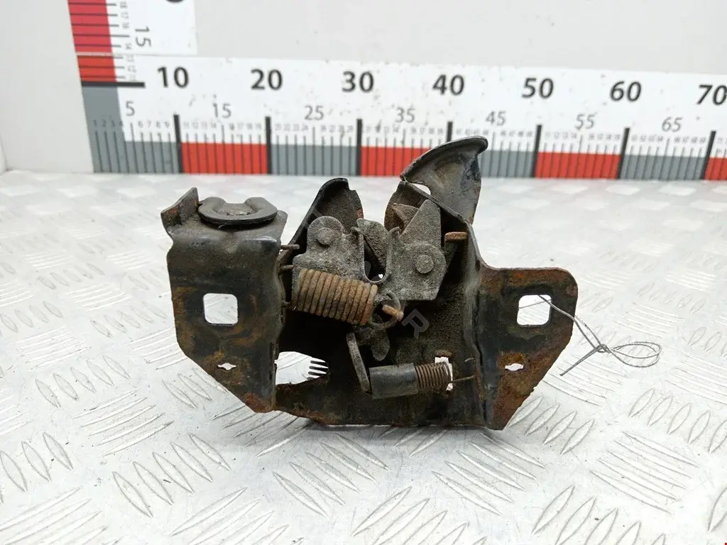 Замок капота 04675780AD