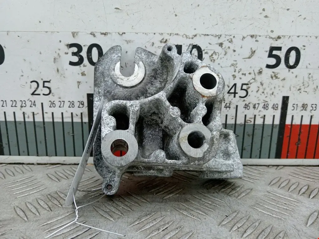 Кронштейн двигателя 1367040, 2112CBV20DRHMT, 6M516030BA