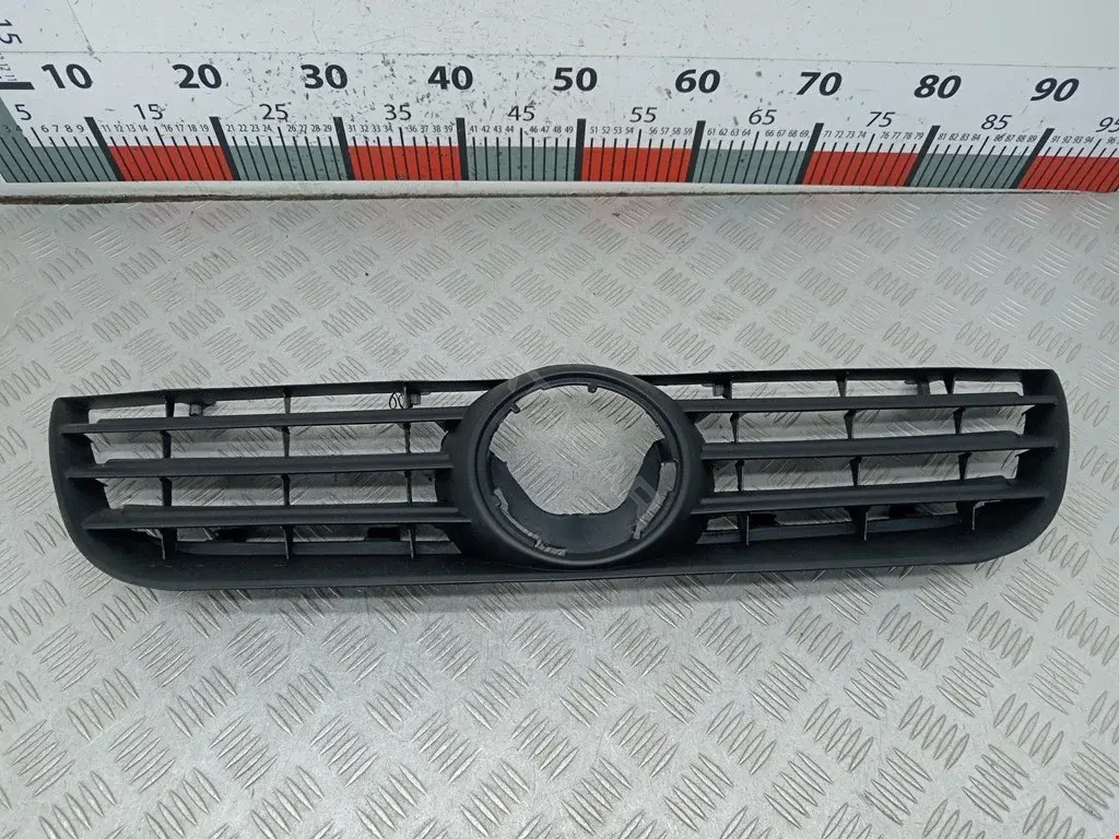 Решетка радиатора 6Q0853653