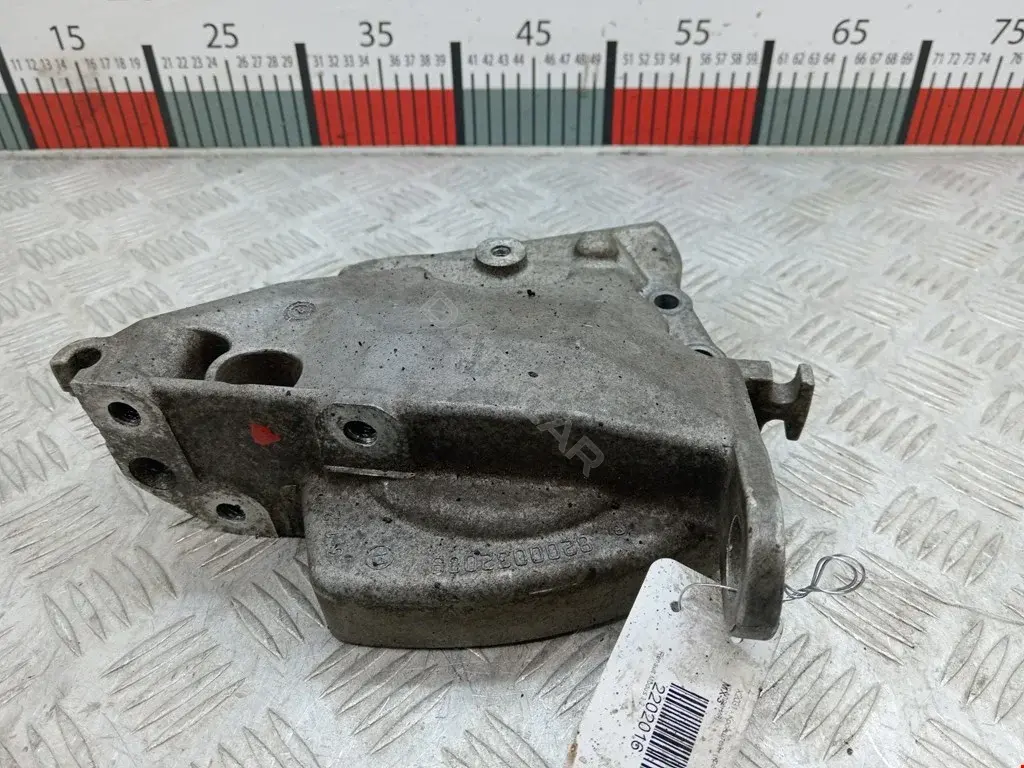 Кронштейн двигателя 820003208