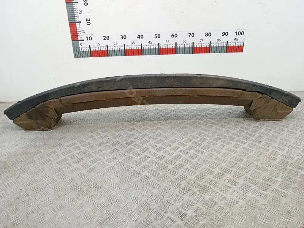 Усилитель бампера 05011110AA