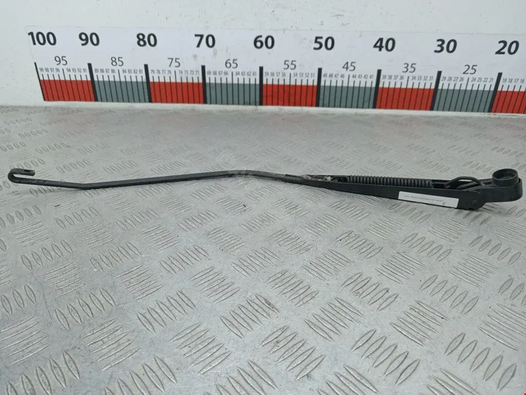 Рычаг стеклоочистителя GJ6J67421A