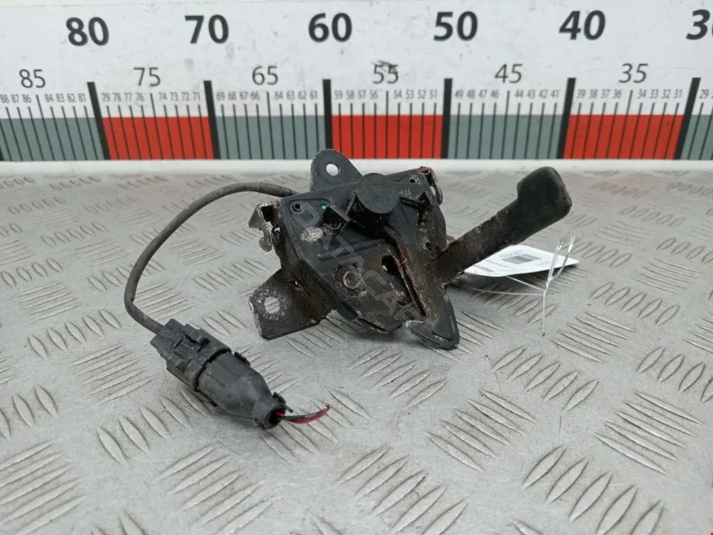 Замок капота 811302B010