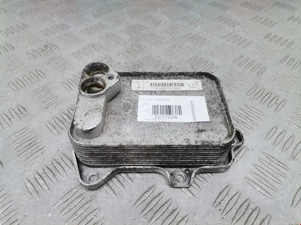 Масляный радиатор двигателя 03013702, 03C117021D, 03C117021E