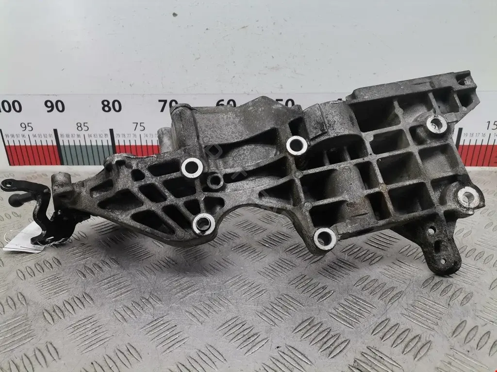 Кронштейн генератора 03L903143D