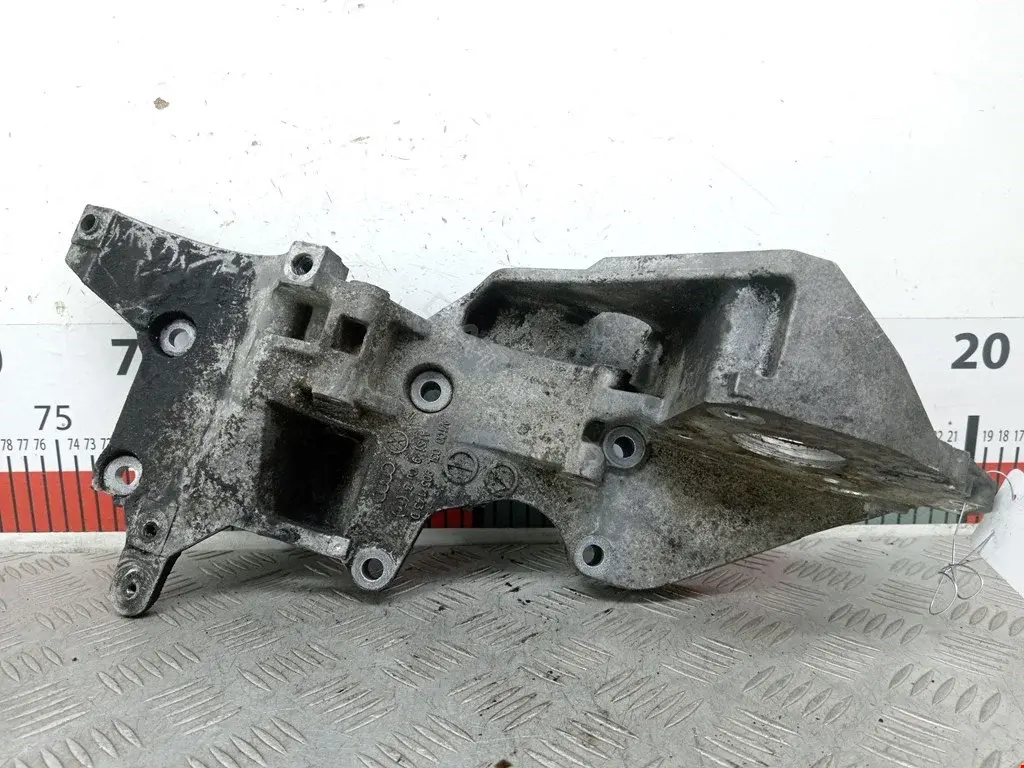 Кронштейн генератора 03L903143D