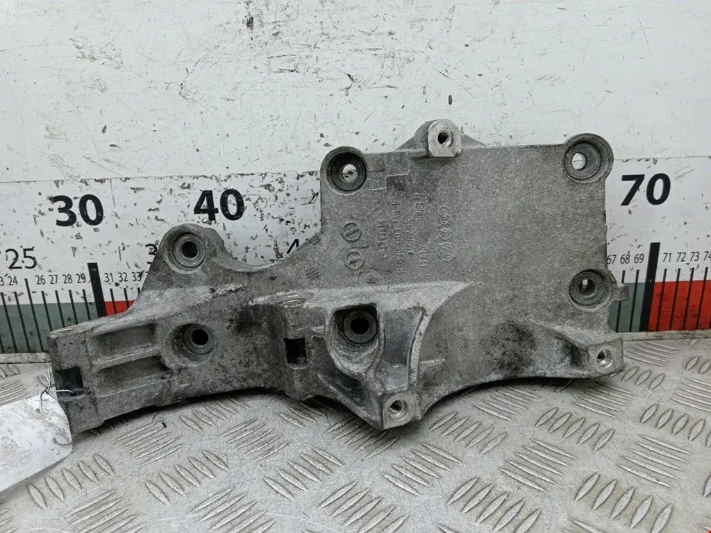 Кронштейн генератора 03G903143F