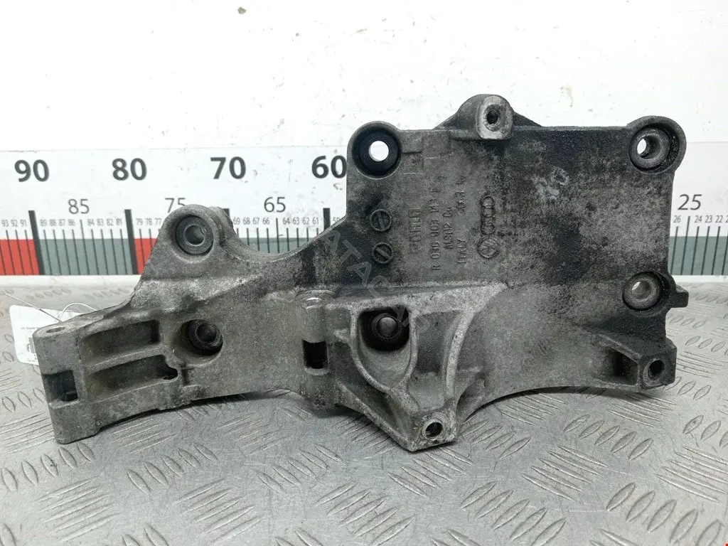 Кронштейн генератора 03G903143F