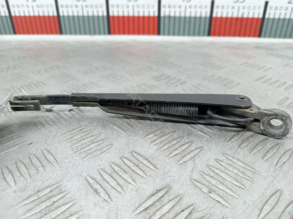 Рычаг стеклоочистителя 3M51R17526AA