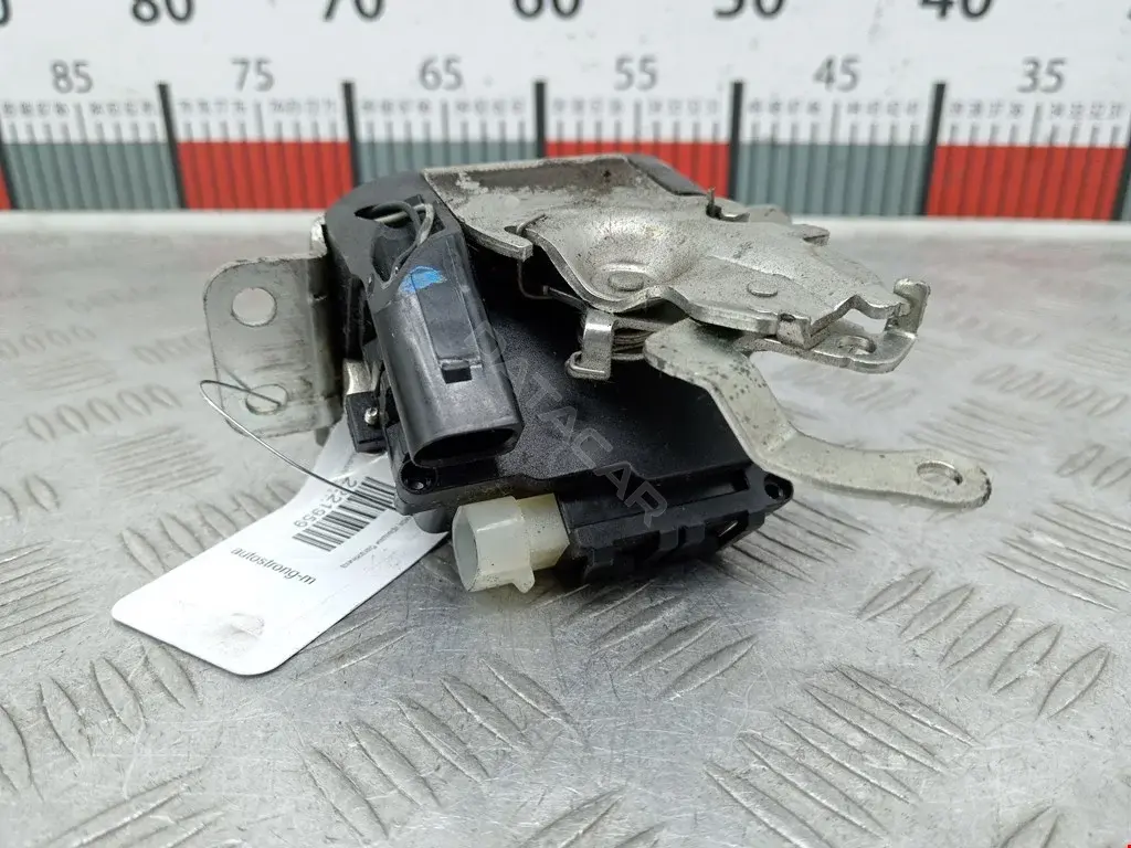 Замок крышки багажника 5808A017