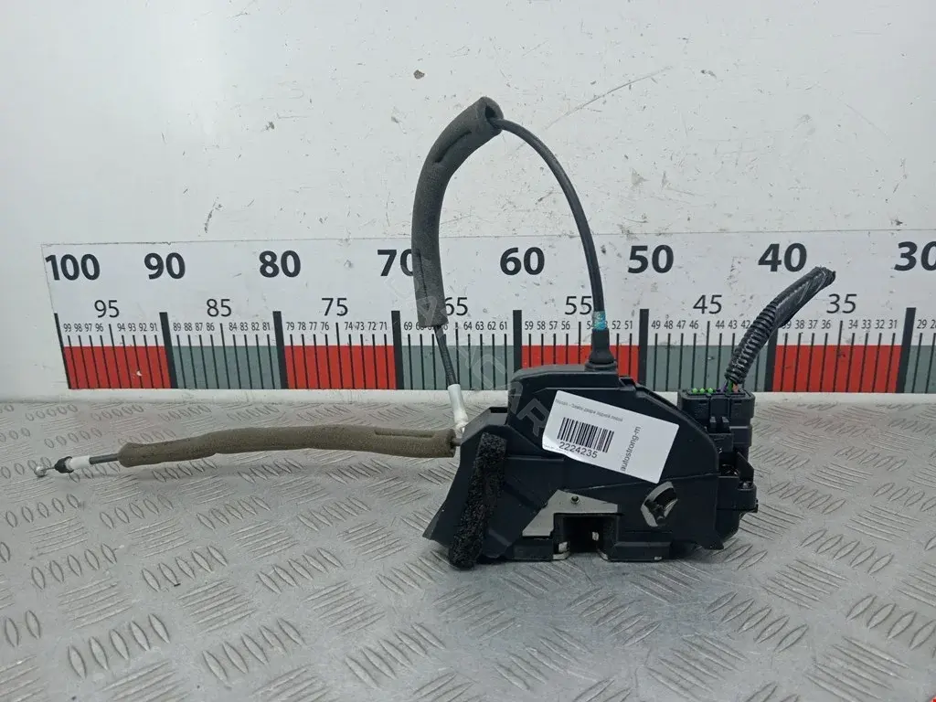 Замок двери 825011KK2A