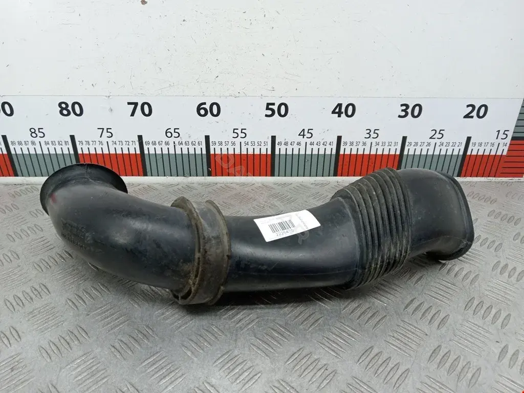 Патрубок воздушный 7L5128752