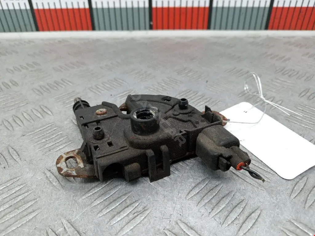 Замок капота 3M5116700AB