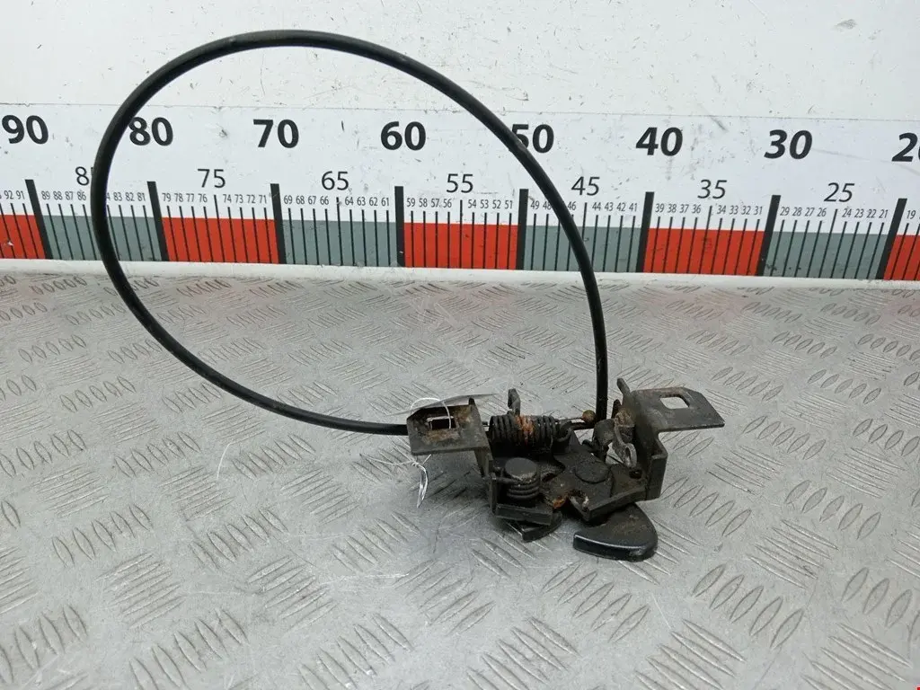 Замок капота YM2116700AC