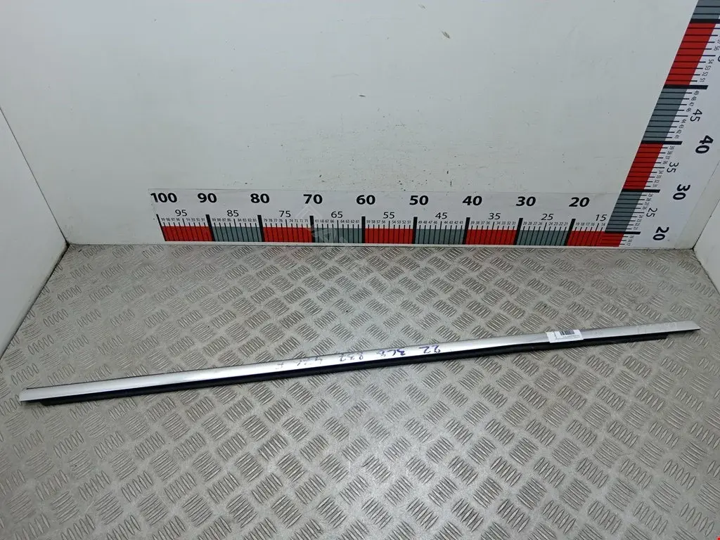 Молдинг двери 3C8837476F
