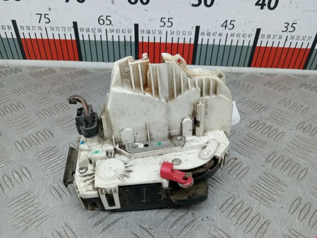 Замок двери 04589700AG