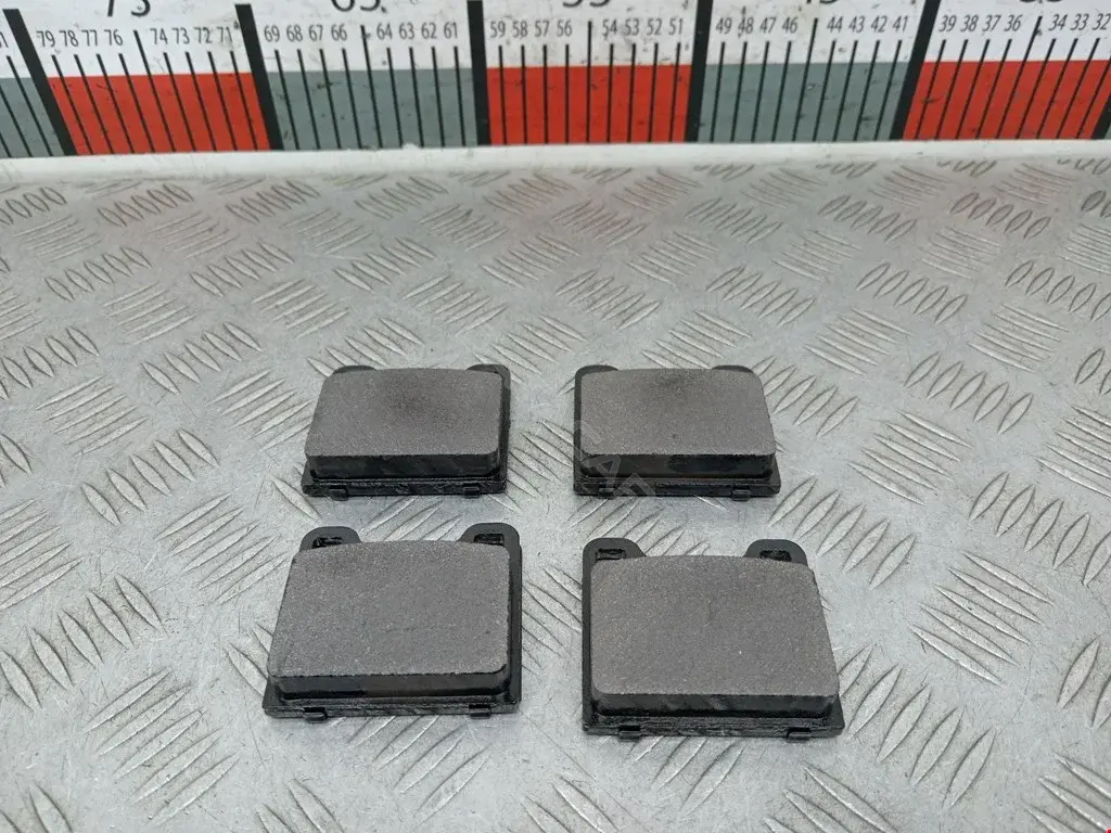 Тормозные колодки 827698151A, PBP105