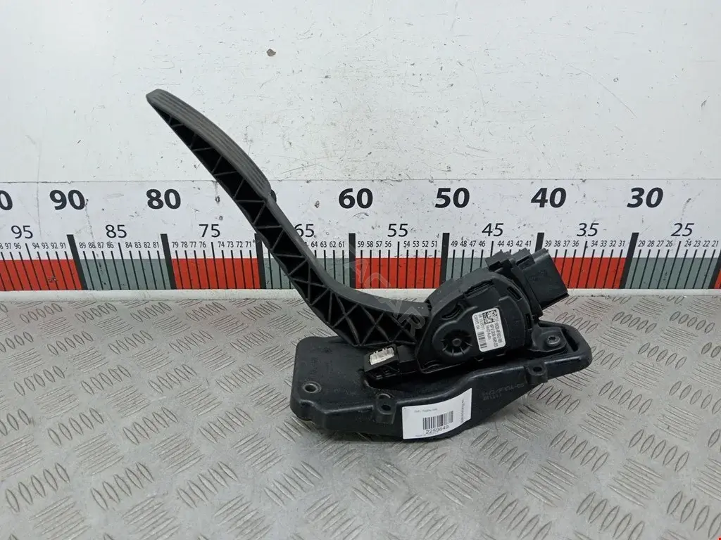 Педаль газа 9X239F832BB
