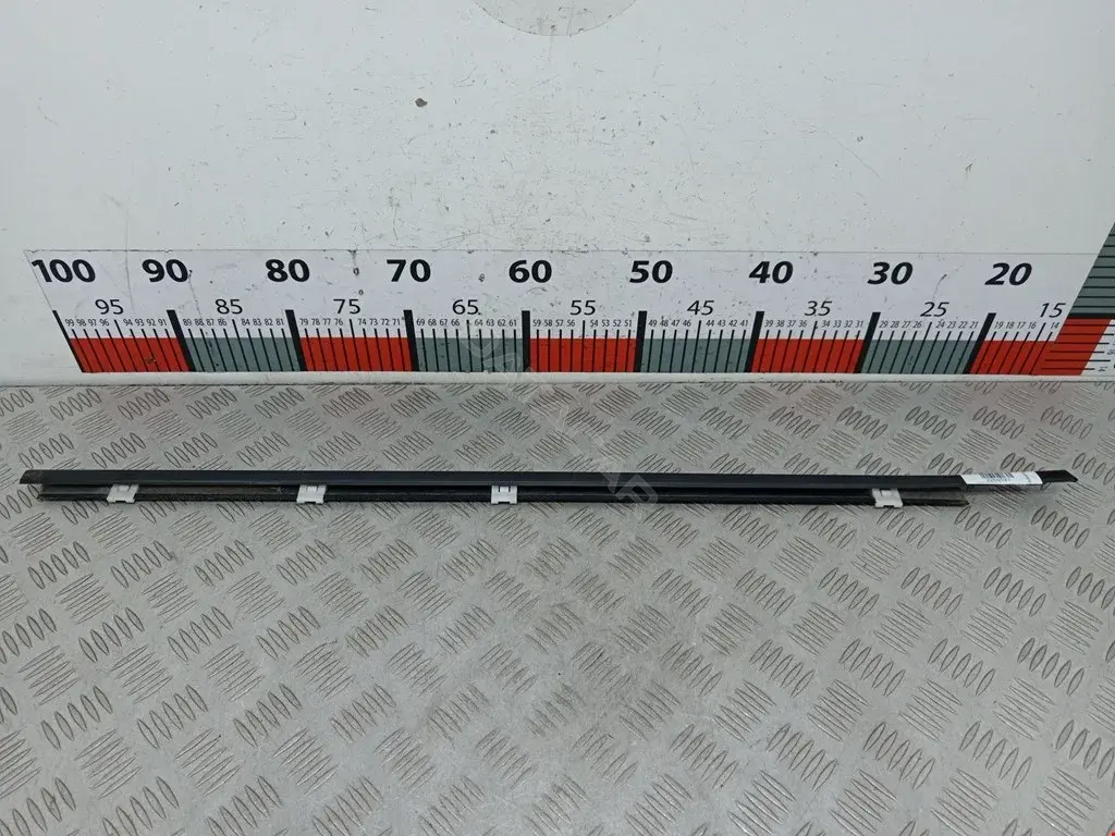Молдинг двери 82820EY10A