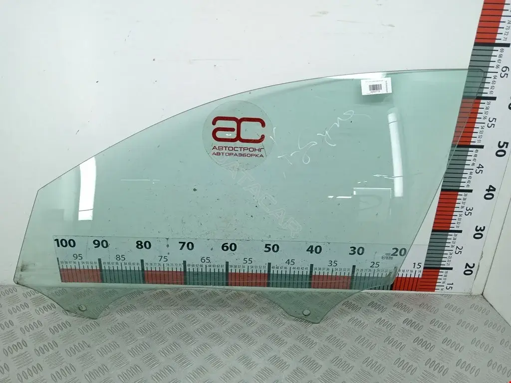 Стекло двери 4G0845201